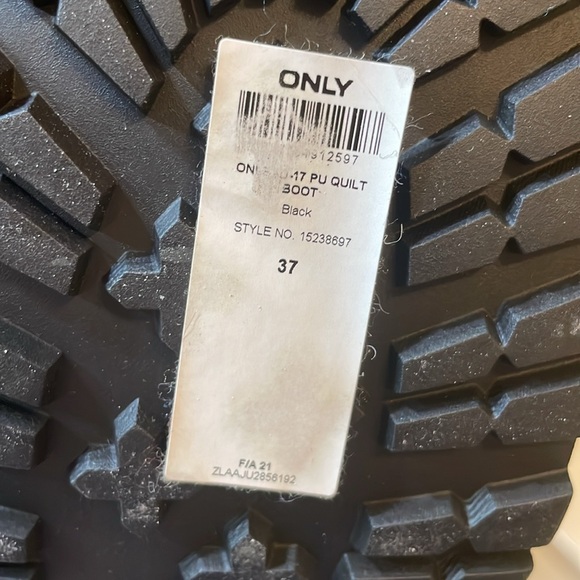 Brand new Boots ONLY size 37 - Picture 9 of 9